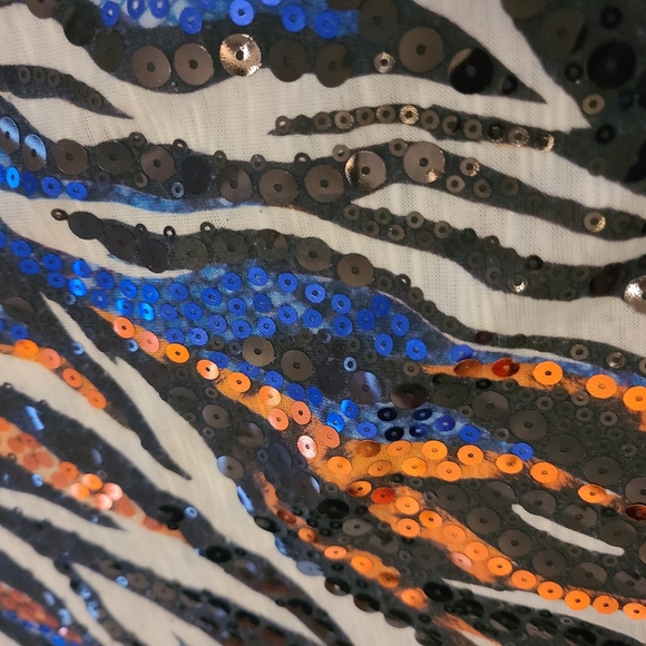 Buckle Daytrip Sequin Zebra Animal Print Orange Blue Fitted Graphic Tee Large - Picture 4 of 6